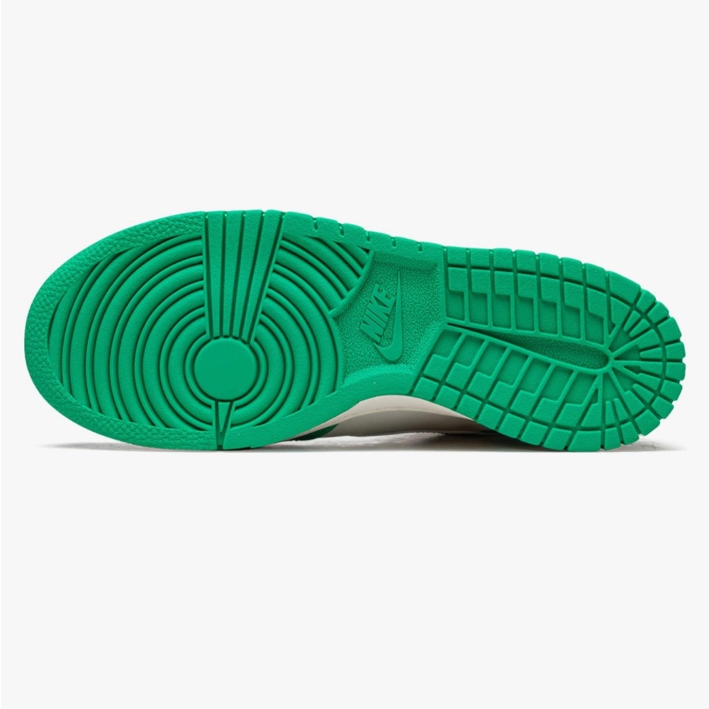 NIKE DUNK HIGH RETRO Size 5 Y Green and White High-Top Sneakers - Picture 4 of 5